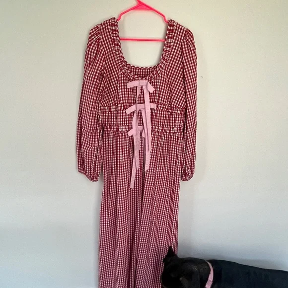 Elegant Red Gingham Dress with Bow Detail - Picture 2 of 4